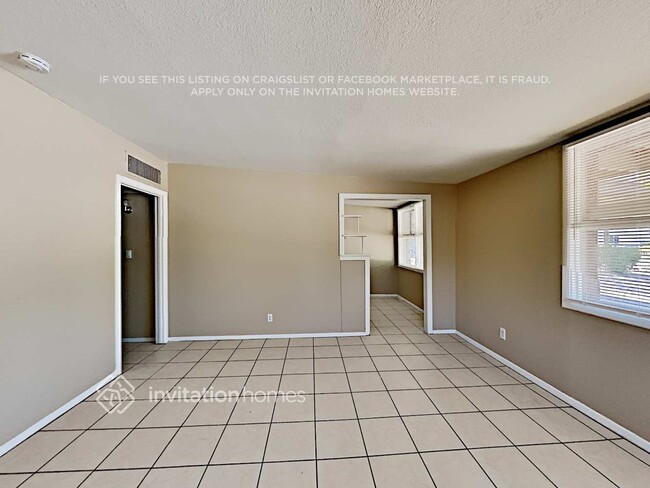Building Photo - 2831 E Osborn Rd