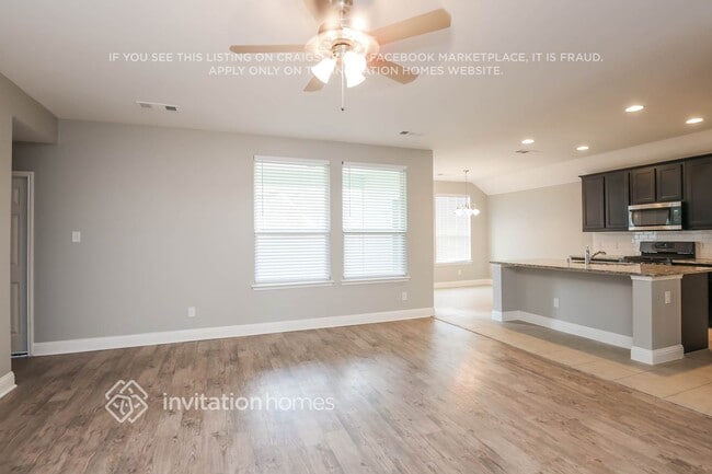 Building Photo - 1304 Roadrunner Dr
