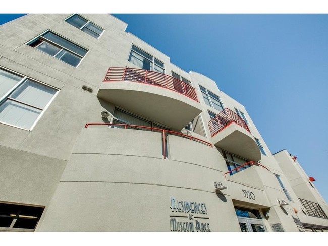 Building Photo - 3320 Camp Bowie Blvd