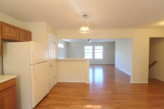 Foto del edificio - 351 Emerson Ln