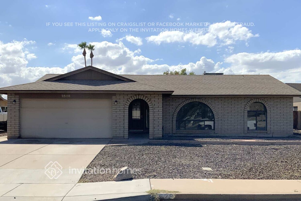 Foto principal - 2528 N Central Dr