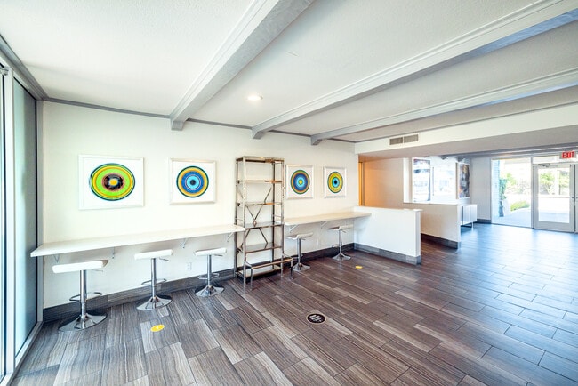 Photo - Melrose3130 Apartments