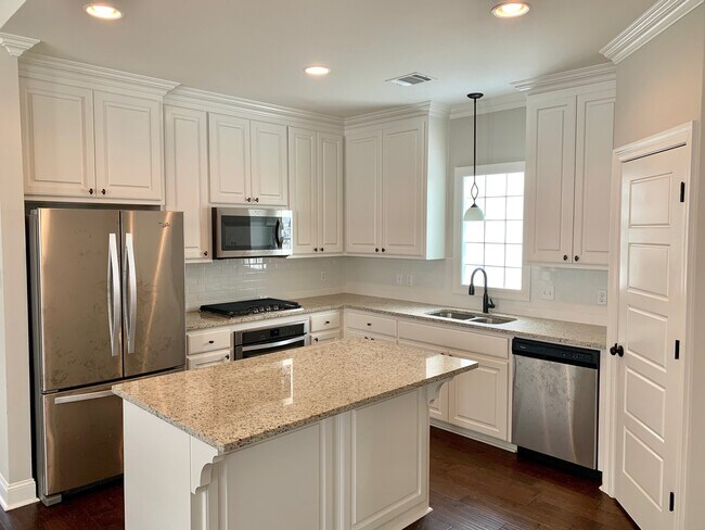 Building Photo - 4 Bedroom House in Lexington Park with Community Pool
