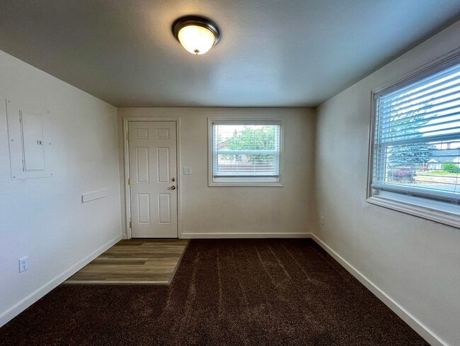 Building Photo - Duplex on 9th and Tieton Drive - Yakima WA