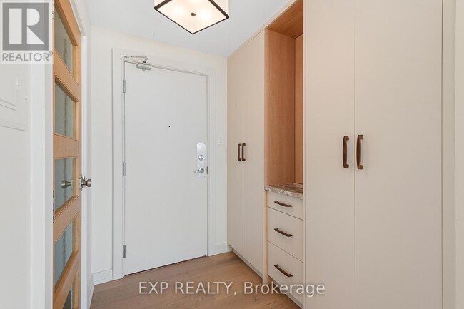 Photo du bâtiment - 324-2324 Laurier Ave W