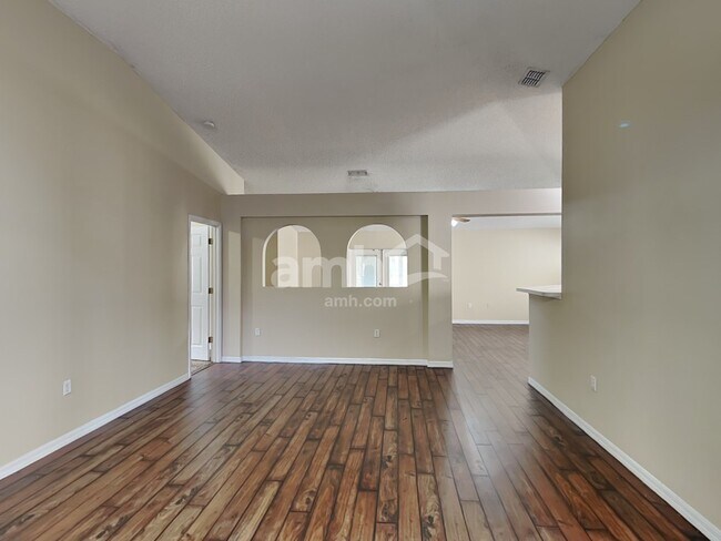 Foto del edificio - 1683 Sorento Cir