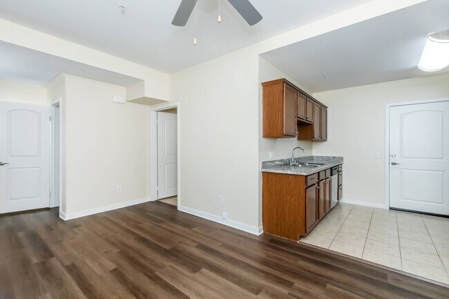 Building Photo - Vineyards at Palm Desert Apartment Homes