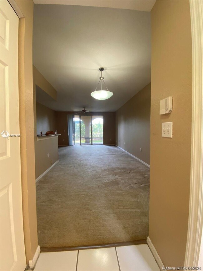 Foto del edificio - 2560 Centergate Dr