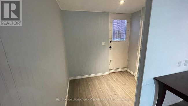 Building Photo - 15 West Hill Dr