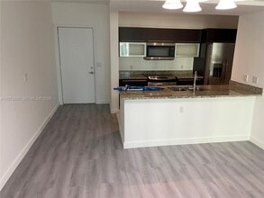 Building Photo - 950 Brickell Bay Dr