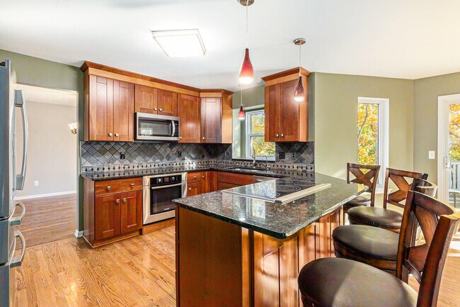 Building Photo - 30448 Estate Ct