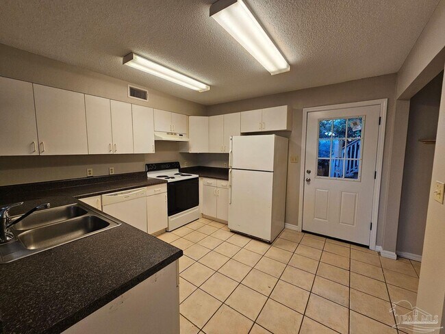 Foto del edificio - 6828 Hunt St
