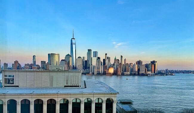 Building Photo - 77 Hudson St