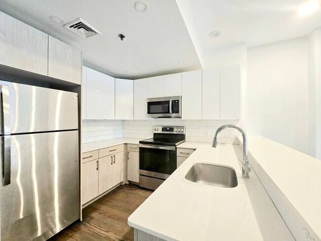 Building Photo - 1402 Beacon St