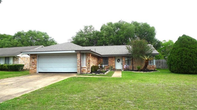 Building Photo - 15406 Ensenada Dr