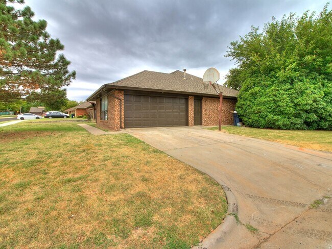 Foto del edificio - Large Corner Lot - 4 Bed/2.5 Bath + Study - 1 mile from PC North High School