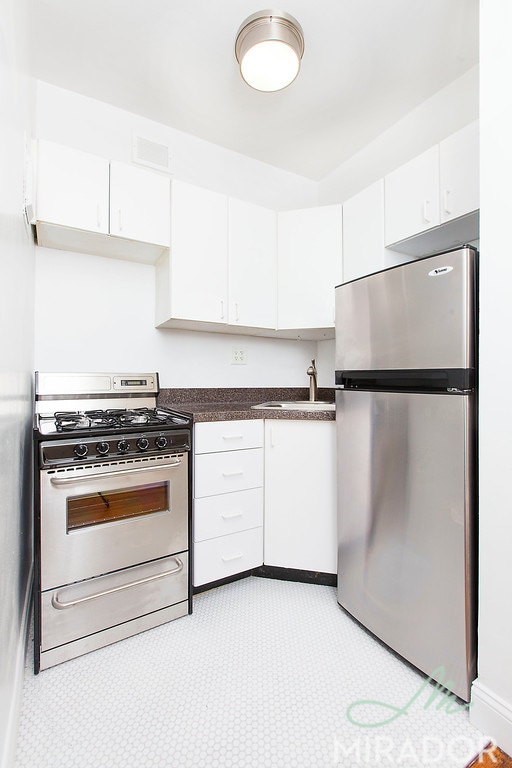 Building Photo - 440 E 85th St