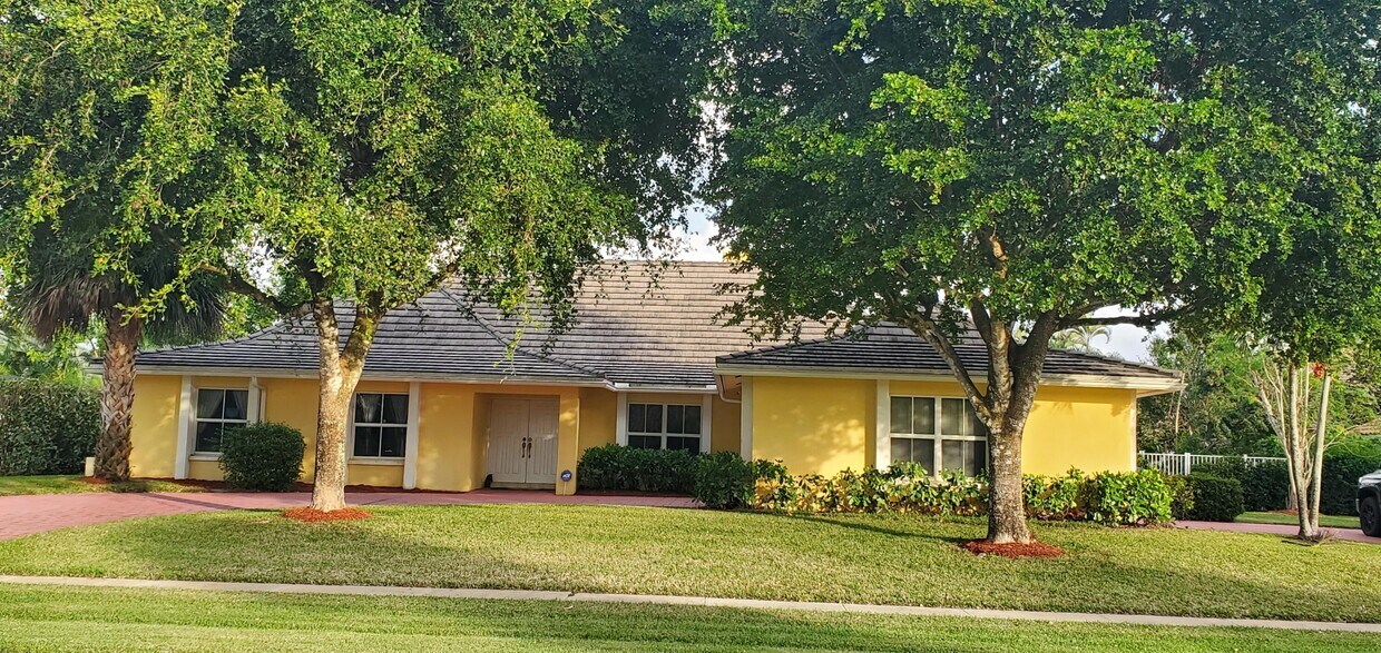 2099 Greenview Cove Dr, Wellington, FL 33414 House for Rent in