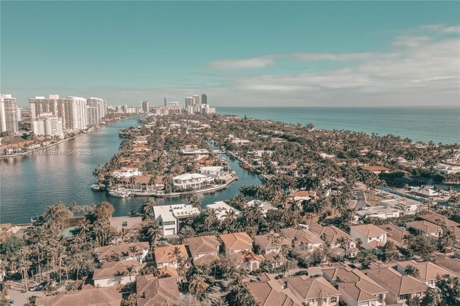 Foto del edificio - 19380 Collins Ave