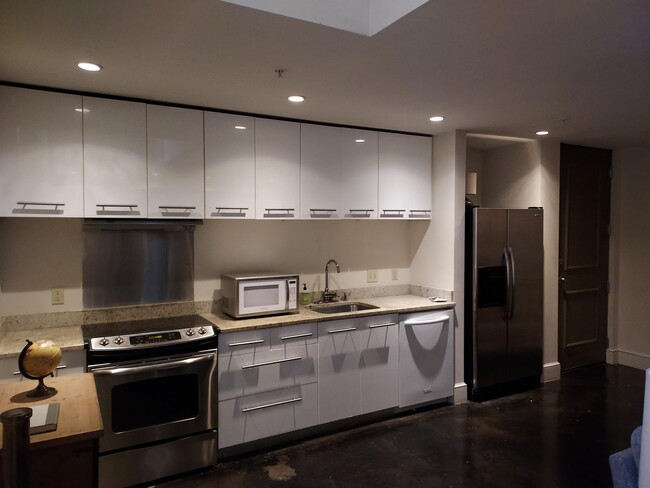 Foto del edificio - 507 Cloverdale Rd