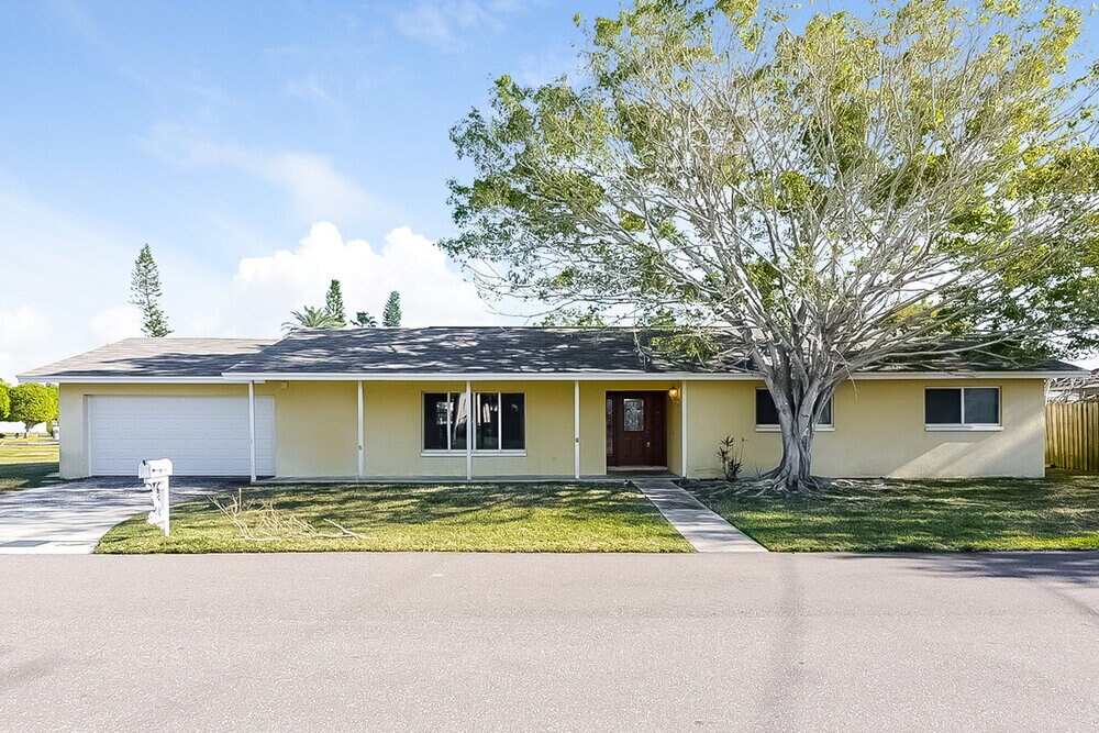 Primary Photo - 15824 Redington Dr