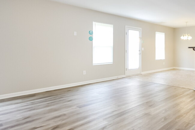 Foto del edificio - 117 Ashmore Dr