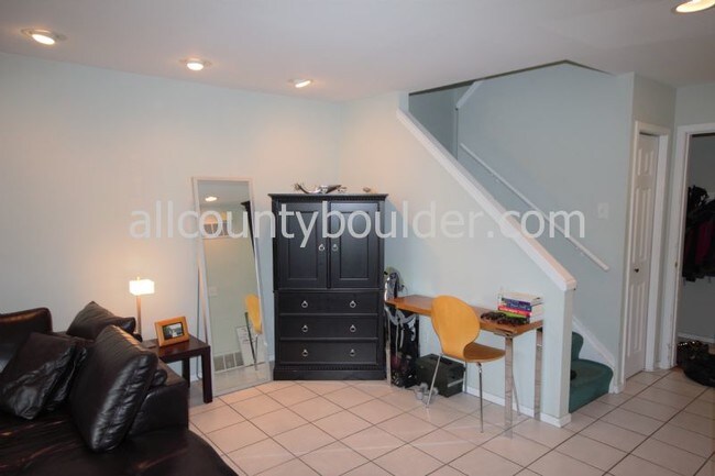Building Photo - 766 Cottage Ln