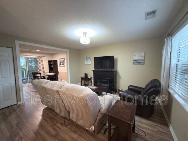Foto del edificio - 264 Orchard Hill Dr
