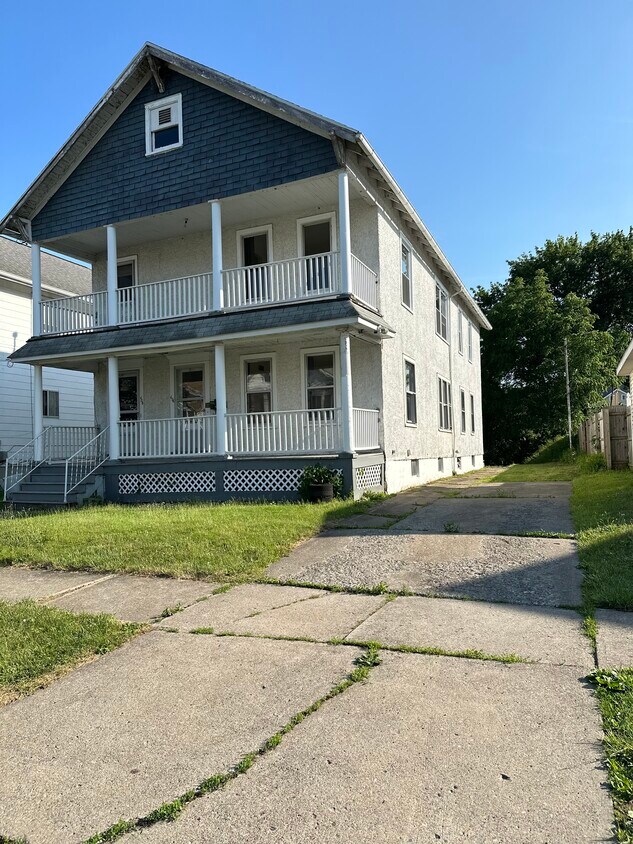 Primary Photo - 606 Emily St