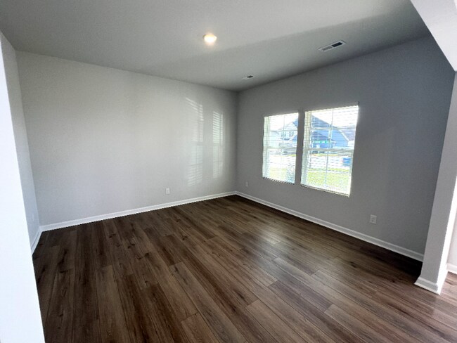 Foto del edificio - 5303 Spicewood Lk Dr