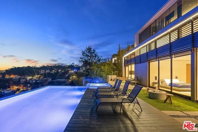 Foto del edificio - 8790 Appian Way