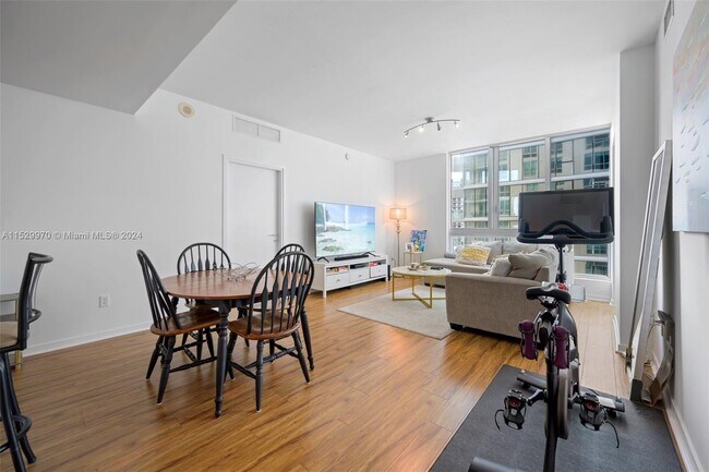 Building Photo - 300 S Biscayne Blvd