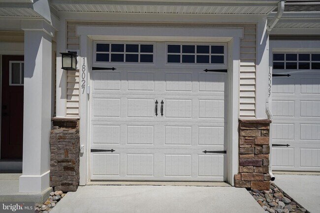 Building Photo - 18027 Seaview Ln