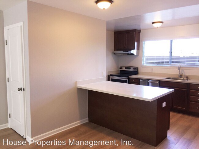 Building Photo - 801 Meadowsweet Dr