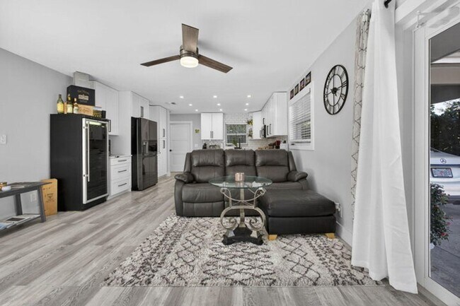 Foto del edificio - 2388 S Wallen Dr