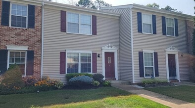 Building Photo - 25 Seneca Dr