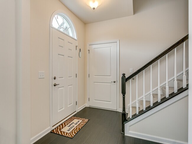 Foto del edificio - Lovely 3 Bedroom 2.5 Bath Townhouse, Easy ...