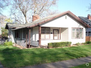 Building Photo - 928 3rd St