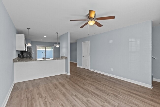 Building Photo - 1533 Pinebrook Court