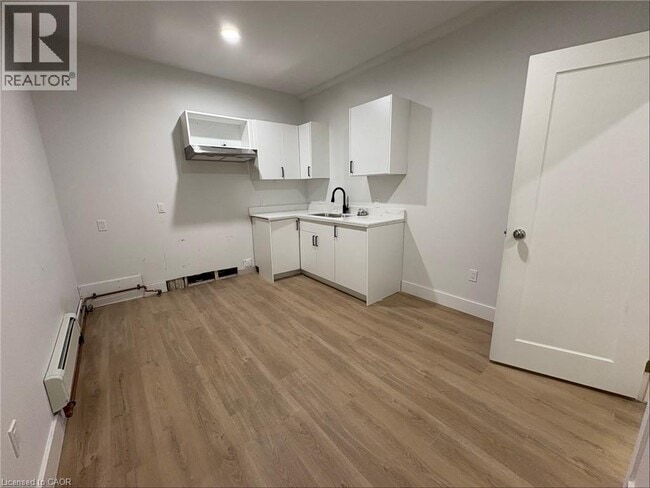 Building Photo - 803 King St