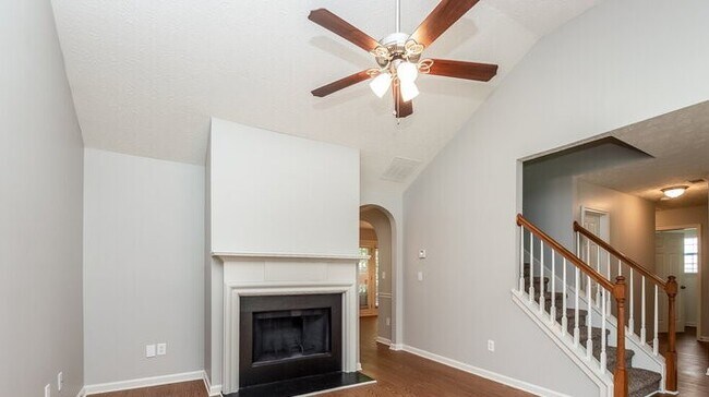 Foto del edificio - 1800 Courtyard Ln