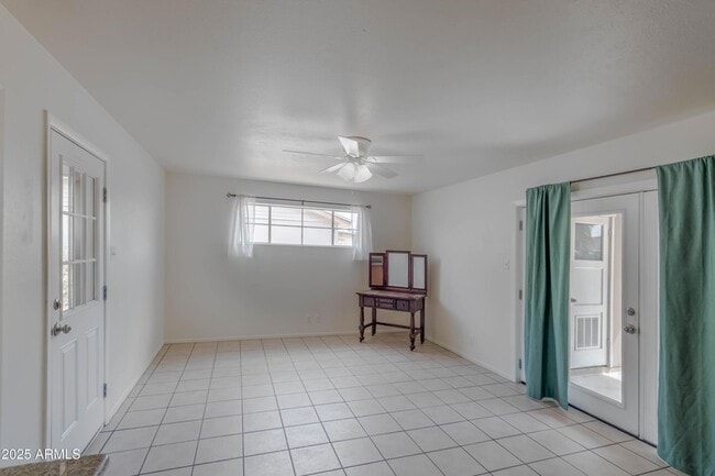 Foto del edificio - 7013 E Loma Land Dr