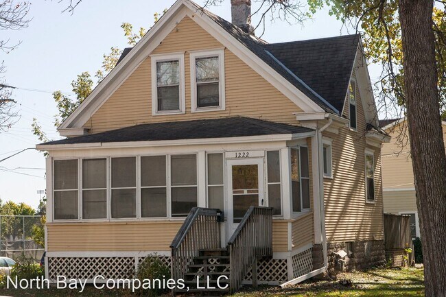 Building Photo - 4 br, 2 bath House - 1222 Como Ave SE