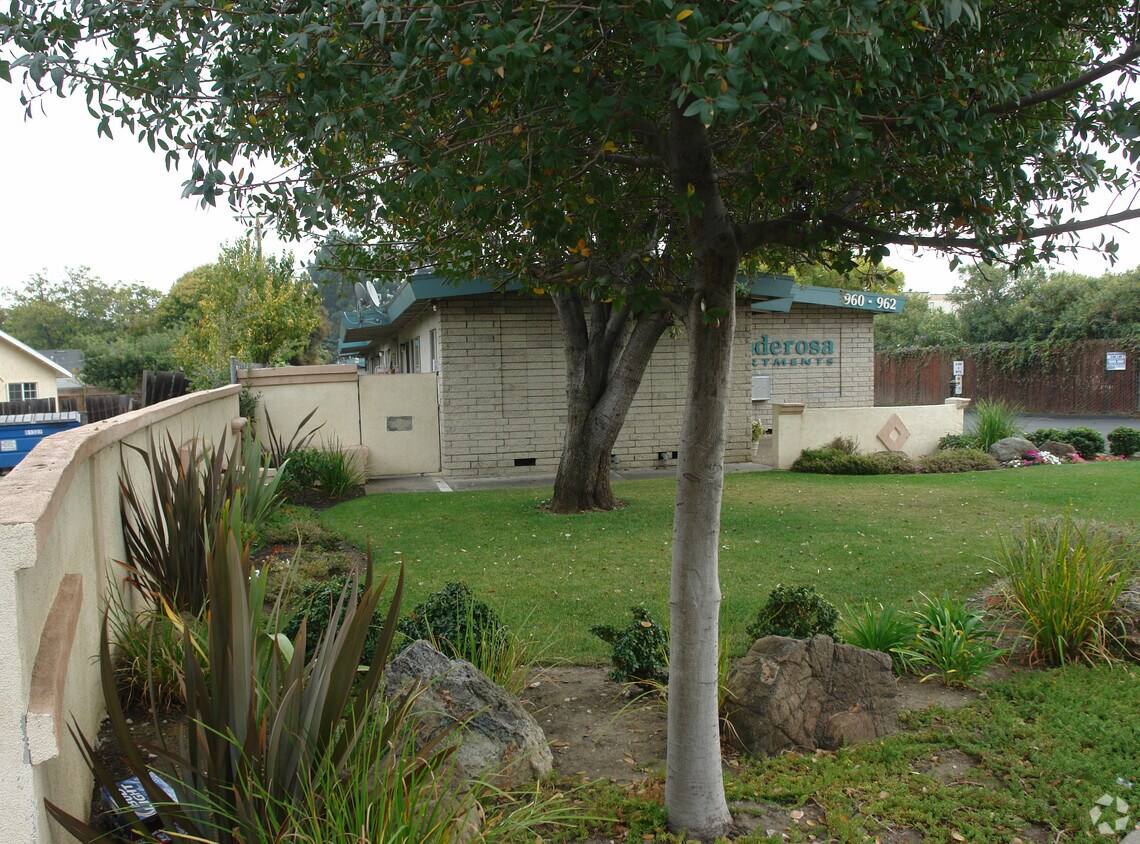Foto del edificio - The Ponderosa Apartments