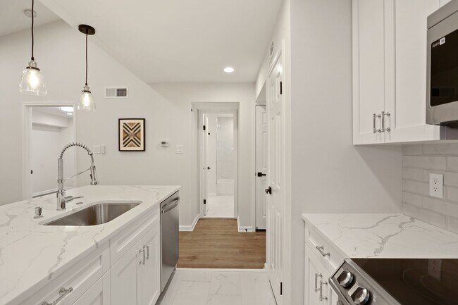 Grifo de cocina de chef con fregadero grande. - 3309 Wyndham Cir