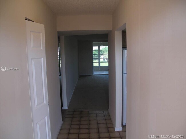 Foto del edificio - 7561 NW 1st St