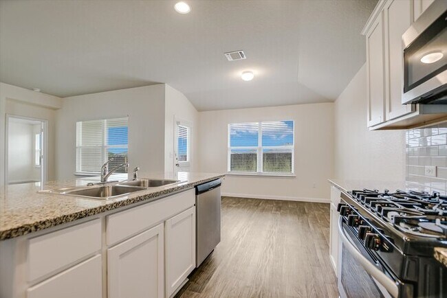 Building Photo - 1011 Pembroke Ct