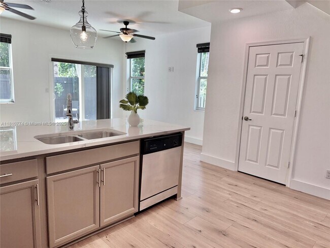 Foto del edificio - 4323 Maybelle Ln