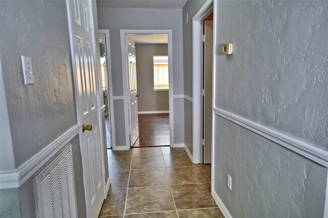 Foto del edificio - 6407 Harcourt Bridge Dr