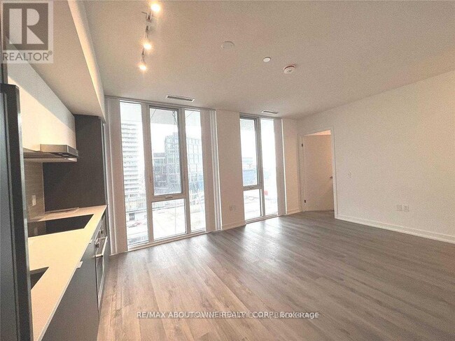 Building Photo - 138 Downes St